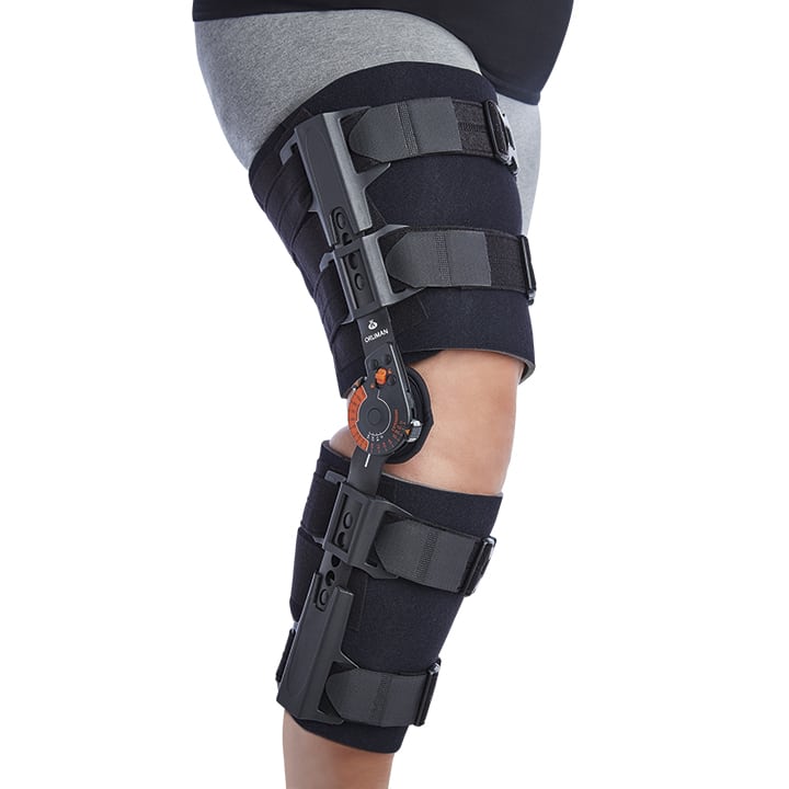 POST-SURGICAL WRAPAROUND KNEE SUPPORT WITH MONOCENTRIC JOINTS